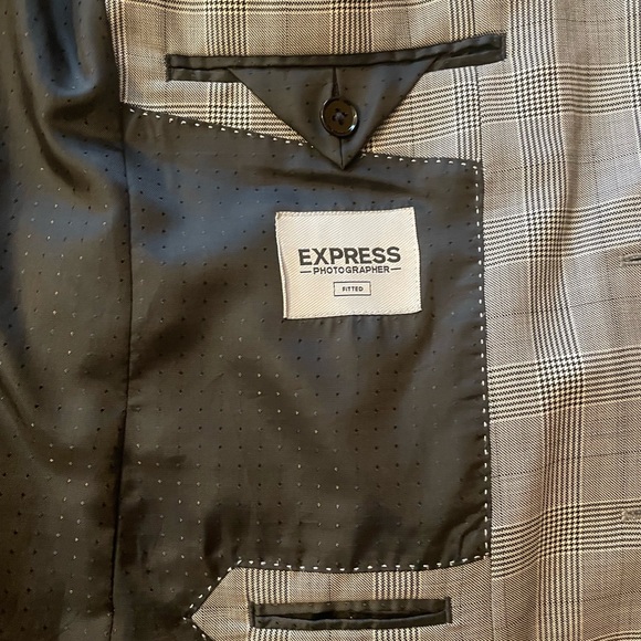 EXPRESS lightweight check wool suit. Jacket 40 short. Pants 31x32. - Picture 4 of 8